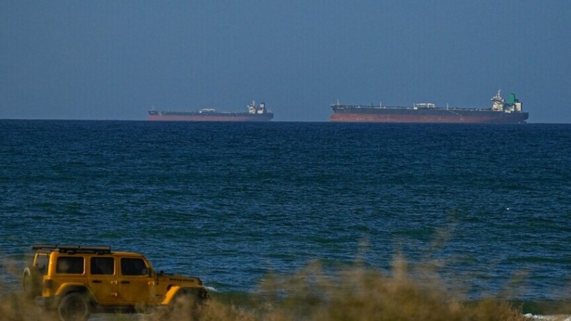Irani ndalon dy anije në Ngushticën e Hormuzit
