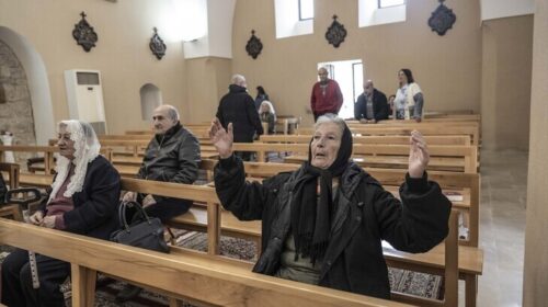 Një kishë në Liban tregon solidaritet duke hapur dyert për myslimanët e zhvendosur nga sulmet izraelite