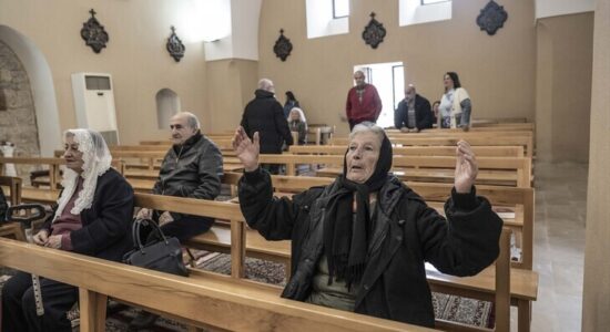 Një kishë në Liban tregon solidaritet duke hapur dyert për myslimanët e zhvendosur nga sulmet izraelite