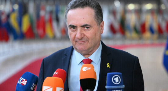 Ministri izraelit i mbrojtjes kërcënon Libanin me “zjarr që do të djegë gjithë vendin”