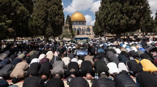 Xhamia Al-Aksa rihapet për besimtarët për namazin e parë të xhumasë pas një mbylljeje disa javore