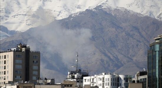 Izraeli pretendon se ka goditur një depo raketash balistike në Iran