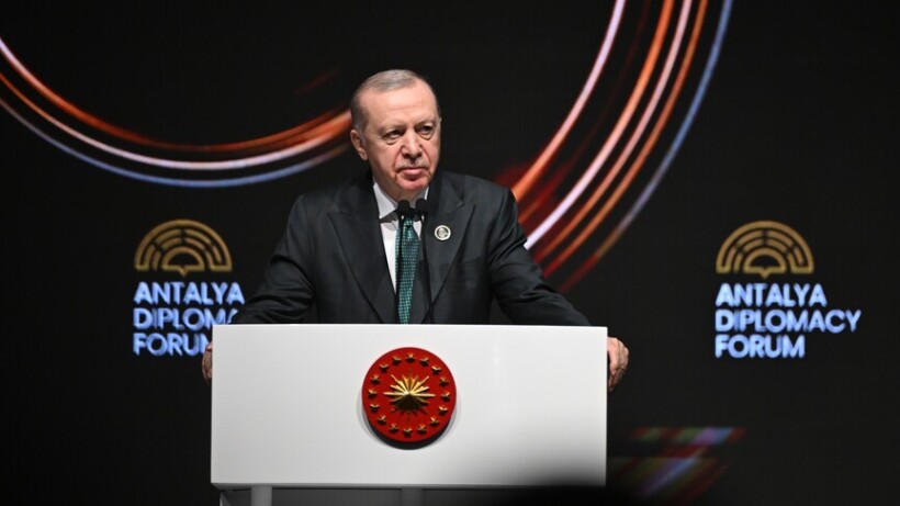 Presidenti Erdogan thotë se rendi global është në “prag të rrezikshëm”, bën thirrje për diplomaci dhe stabilitet