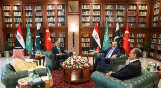 Diplomatë të lartë nga Turqia, Arabia Saudite, Egjipti dhe Pakistani takohen në Islamabad