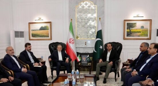Kryediplomati iranian takon kryeministrin pakistanez mes shpresave për bisedime me SHBA-në