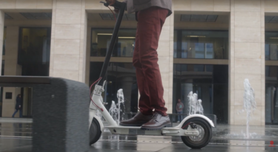 (VIDEO) Rritja e përdorimit të trotinetëve shton problemet në komunikacion