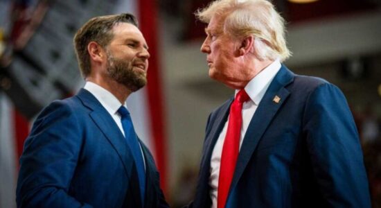 Trump paralajmëron bisedime të afërta paqeje me Iranin në Pakistan, Vance mund të mungojë për arsye sigurie