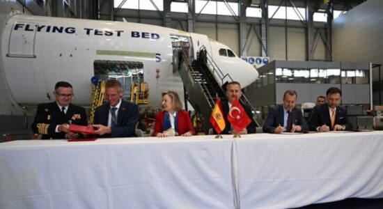 Turqia dhe Spanja nënshkruajnë marrëveshjen historike për avionin “Hurjet”