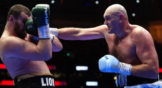 Boks, Tyson Fury u rikthye në ring duke mposhtur rusin Makhmudov