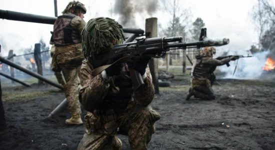 Rusia dhe Ukraina rinisin sulmet me dronë, dy të vrarë para përfundimit të armëpushimit