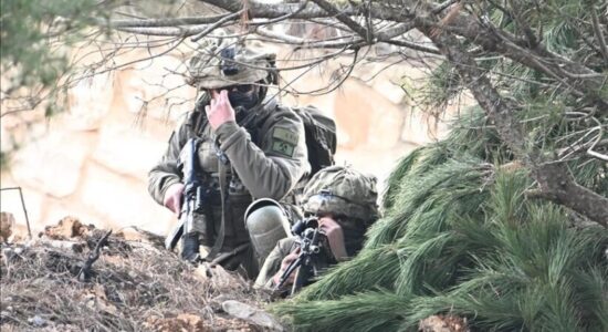 Familjet e ushtarëve izraelitë thonë se djemtë e tyre përballen me kushte “të paarsyeshme” në Libanin jugor
