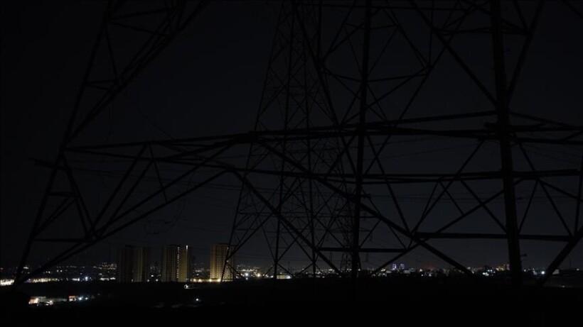 Media iraniane: Avionët luftarakë amerikanë dhe izraelitë bombarduan kompleksin petrokimik në Shiraz të Irani