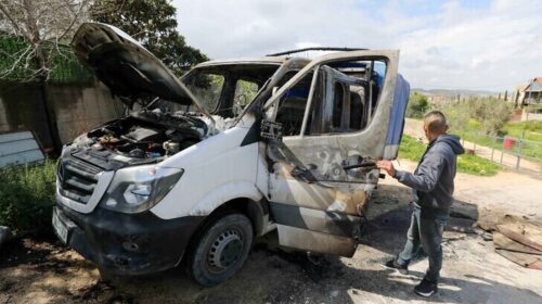 Okupuesit izraelitë sulme në Bregun Perëndimor, plagosin 10 palestinezë dhe djegin shtëpi dhe automjete