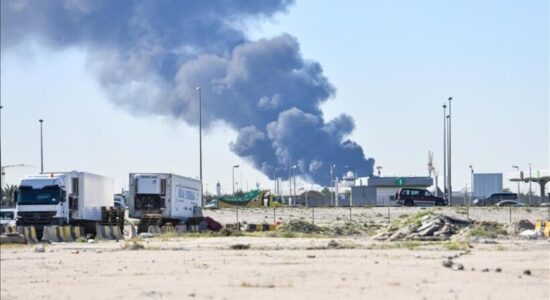 Sulmi me dron shkakton zjarr në rafinerinë Mina Al-Ahmadi të Kuvajtit