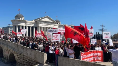 Sot protestojnë studentët shqiptarët, provimi i jurisprudencës të jepet edhe në shqip