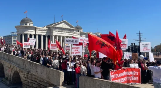 Sot protestojnë studentët shqiptarët, provimi i jurisprudencës të jepet edhe në shqip