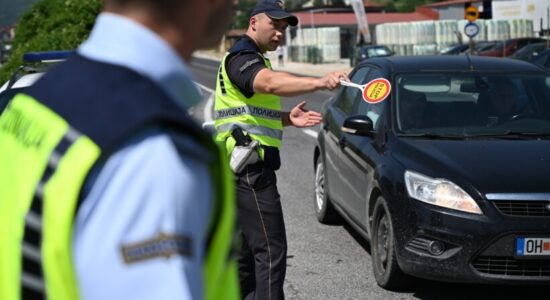 MPB: Shtatë shoferë të ndaluar për drejtim të pakujdesshëm, pesë pa leje drejtimi