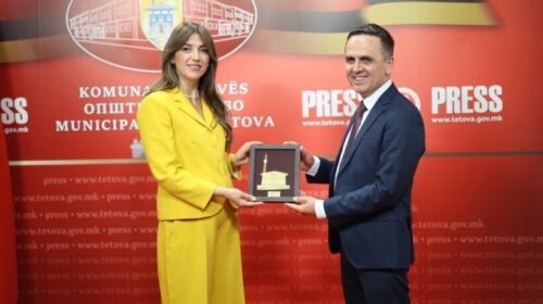 Bilall Kasami pret në Tetovë presidenten në detyrë të Kosovës, Albulena Haxhiu