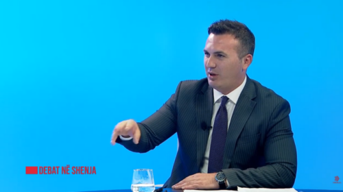 Arbër Ademi: Zëri i rinisë po ngritët për gjuhën shqipe të ndaluar nga shteti!