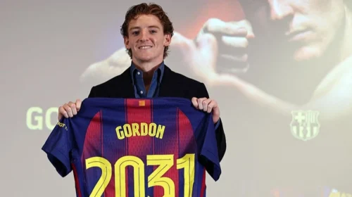 (VIDEO) Gordon merr vëmendjen gjatë prezantimit te Barcelona me spanjishten perfekte