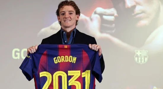 (VIDEO) Gordon merr vëmendjen gjatë prezantimit te Barcelona me spanjishten perfekte