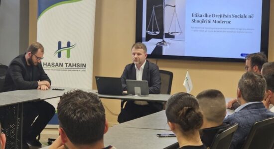 Në institutin “Hasan Tahsin” u mbajt seminari me temë “Etika dhe Drejtësia Sociale në Shoqëritë Moderne”