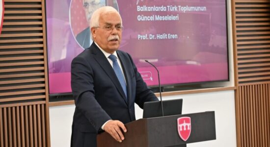 Prof. Dr. Halit Eren në Universitetin Ndërkombëtar Ballkanik mbajti konferencë me temë: “Çështjet aktuale të komunitetit turk në Ballkan”