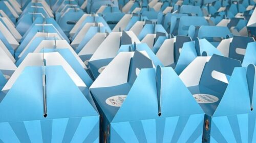 OKH Merhamet dhe Vizioni-M shpërndanë 7.000 pako “Dhurata Bajrami” për fëmijë në mbarë vendin