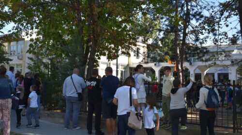 (VIDEO) Dhuna në shkolla, 250 euro dënim për prindërit e nxënësve të dhunshëm