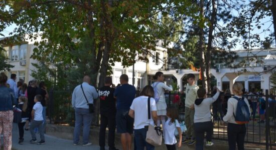 (VIDEO) Dhuna në shkolla, 250 euro dënim për prindërit e nxënësve të dhunshëm
