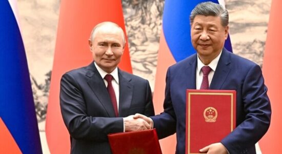 Rusia dhe Kina nënshkruajnë 20 dokumente që përfshijnë ekonominë, energjinë, transportin dhe bashkëpunimin global