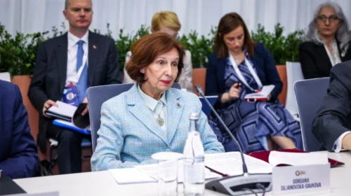 Siljanovska-Davkova në samitin në Jerevan: Lidhja energjetike dhe infrastrukturore janë çelësi për Evropë stabile dhe të sigurt
