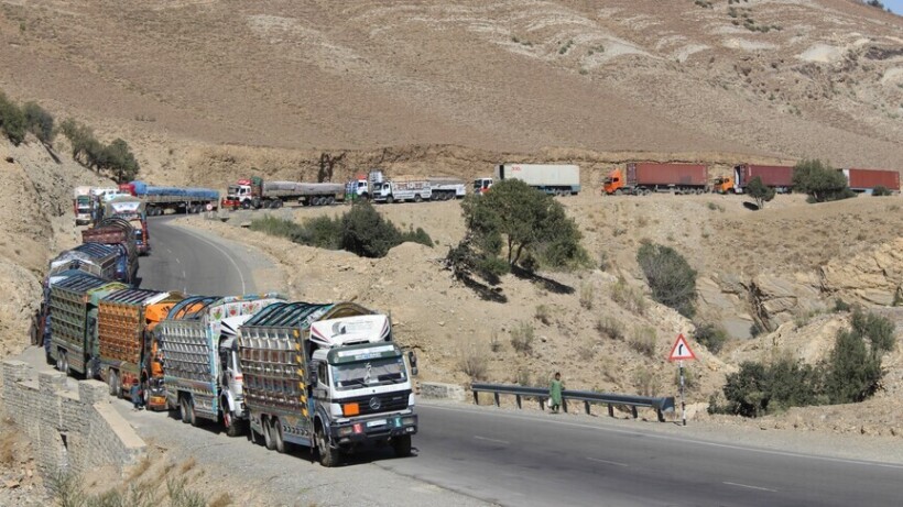Kamioni që transportonte afganë të kthyer përmbyset, 18 të vdekur në lindje të Afganistanit