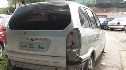 (VIDEO) Aksion i Komunës së Çairit, veturat “e harrura” në parkingje pritet të largohen
