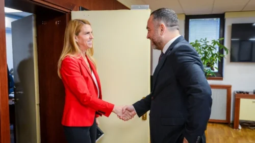 Toshkovski – Varns: Maqedonia e Veriut dhe SHBA-ja mbeten partnerë të fuqishëm,