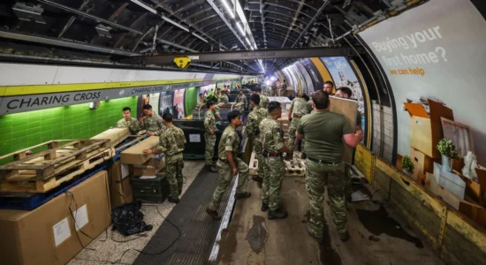 Britania simulon luftën me Rusinë – nisin stërvitjet ushtarake në metrotë e vendit