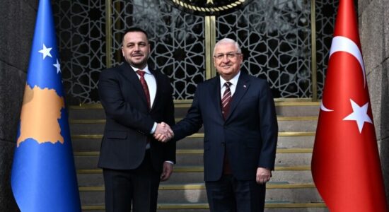 Kosova dhe Turqia firmosin Marrëveshje për Bashkëpunim Financiar Ushtarak