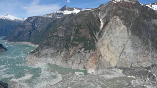 Një cunami masiv prej 500 metrash goditi Alaskën pas rrëshqitjes së tokës në një fjord