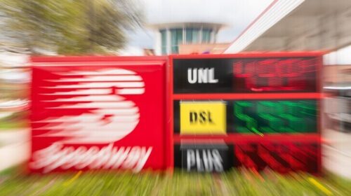 Lufta me Iranin u ka kushtuar amerikanëve mbi 37 miliardë dollarë në rritje të çmimeve të karburantit