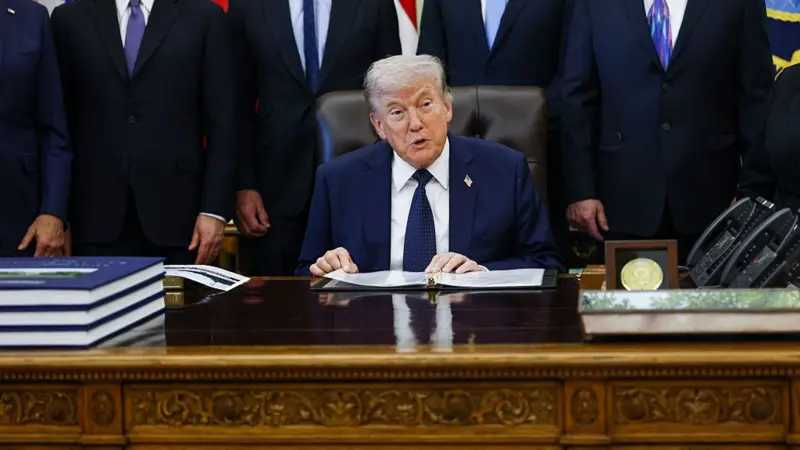Trump: Irani do të “fshihet nga faqja e dheut” nëse godet anijet amerikane në Hormuz