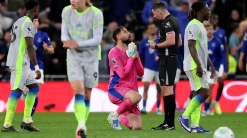 Momenti epik i mbrëmjes, Donnarumma ra në gjunjë dhe iu lut gjyqtarit të anulonte golin e Evertonit