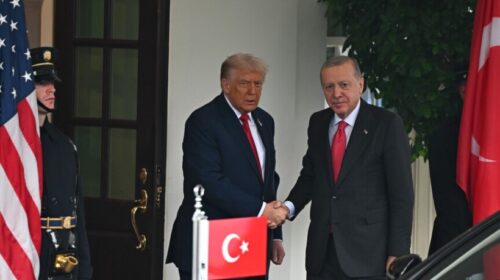 Erdogan dhe Trump diskutojnë në telefon zhvillimet rajonale dhe marrëdhëniet Turqi-SHBA