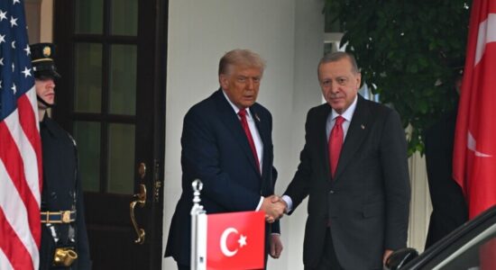 Erdogan dhe Trump diskutojnë në telefon zhvillimet rajonale dhe marrëdhëniet Turqi-SHBA