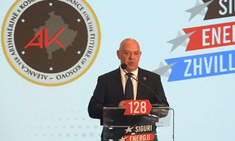 Pas 26 vitesh udhëheqjeje, Ramush Haradinaj ia dorëzon drejtimin e AAK-së Ardian Gjinit