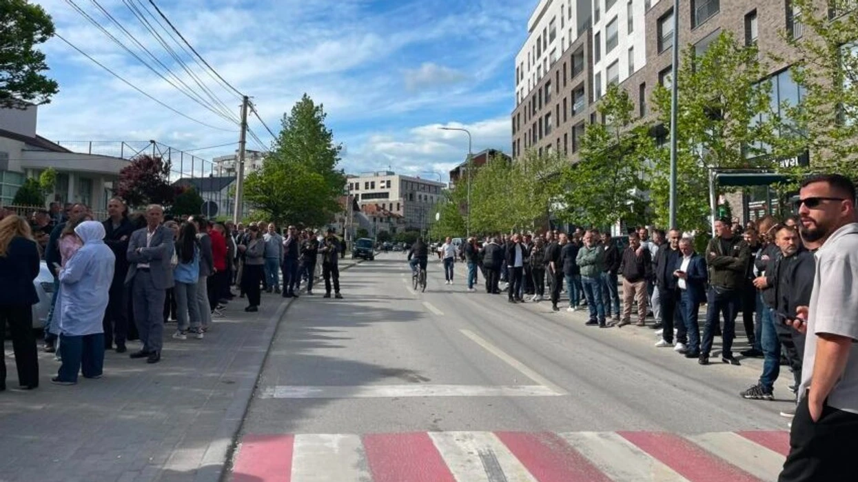 Lushtaku pritet të intervistohet nga Krimet e Rënda, vijon grumbullimi i qytetarëve në Skenderaj