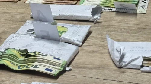 Konfiskohen 35 mijë euro në Tabanoc, ndalohen shoferi dhe pasagjeri i autobusit