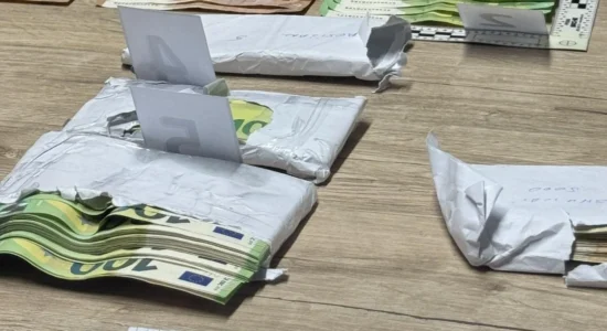 Konfiskohen 35 mijë euro në Tabanoc, ndalohen shoferi dhe pasagjeri i autobusit