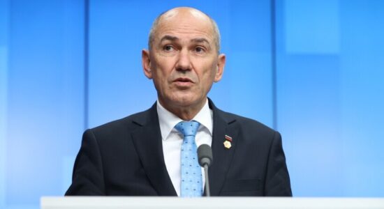 Janez Jansa aprovohet nga parlamenti si Kryeministër i Sllovenisë
