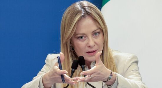 Meloni: Ngushtica e Hormuzit të rihapet pa tarifa dhe kufizime