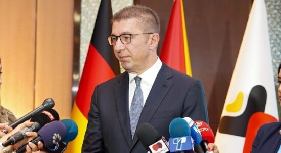 Mickoski: Nëse Fatmir Limani do të vazhdojë si ministër duhet të pyetet VLEN-i